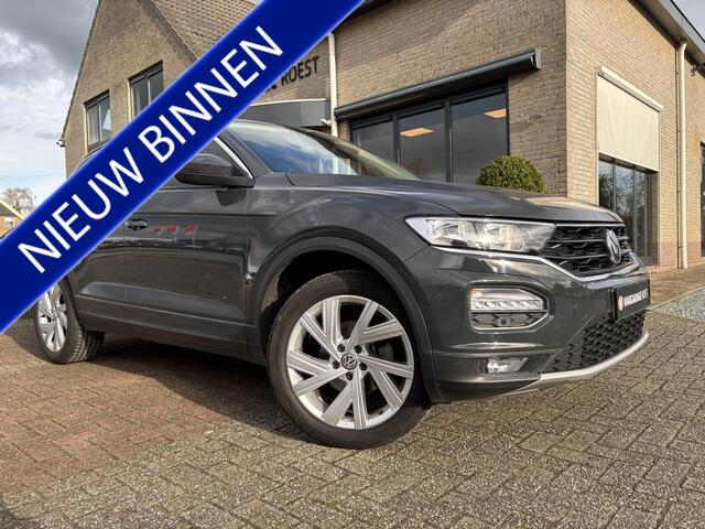 Volkswagen T-Roc 1.5 TSI Style Automaat Trekhaak / Navigatie / Carplay