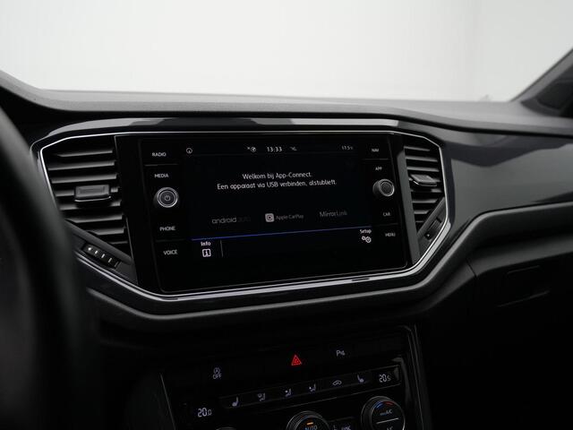 Volkswagen T-Roc 1.5 TSI 150 pk DSG R-Line | Trekhaak | Leder | Achteruitrijcamera | Navigatie | Stoelverwarming | Adaptive Cruise
