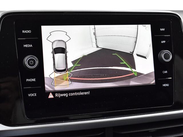 Volkswagen T-Roc 1.5 TSI 150pk DSG Life Edition · Apple/Android Car Play · Camera · Keyless · Navigatie · P-Sensoren · Park Assist · 17'' Inch · Garantie t/m Februari 2027