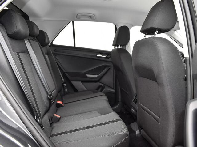 Volkswagen T-Roc 1.5 TSI 150pk DSG Life Edition · Apple/Android Car Play · Camera · Keyless · Navigatie · P-Sensoren · Park Assist · 17'' Inch · Garantie t/m Februari 2027