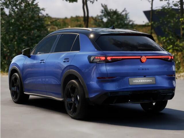 Volkswagen T-Roc 1.5 eTsi R-Line First Edition 150 pk 7 versn. DSG · Achteruitrijcamera · Electrische achterklep · Trekhaak ·