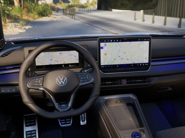 Volkswagen T-Roc 1.5 eTsi R-Line First Edition 150 pk 7 versn. DSG · Achteruitrijcamera · Electrische achterklep · Trekhaak ·