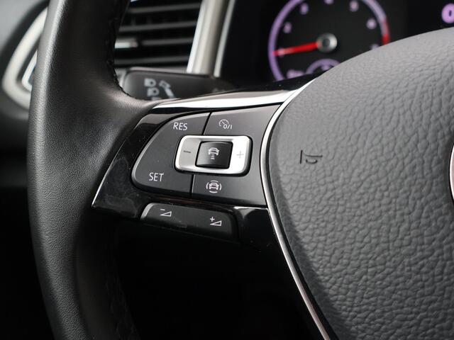 Volkswagen T-Roc 1.0 TSI Style | 110 PK | Trekhaak | Achteruitrijcamera | Adaptive cruise control |