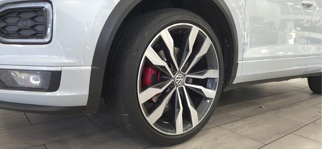 Volkswagen T-Roc 1.5 TSI 150pk R-LINE | PANO | ADAPTIVE-CC |