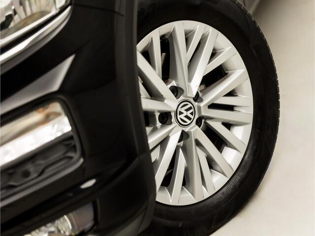 Volkswagen T-Roc 1.5 TSI Sport 150Pk Automaat (APPLE CARPLAY, GROOT NAVI, CLIMATE, SPORTSTOELEN, ADAPTIVE CRUISE, PARKEERSENSOREN, NIEUWE APK, NIEUWSTAAT)