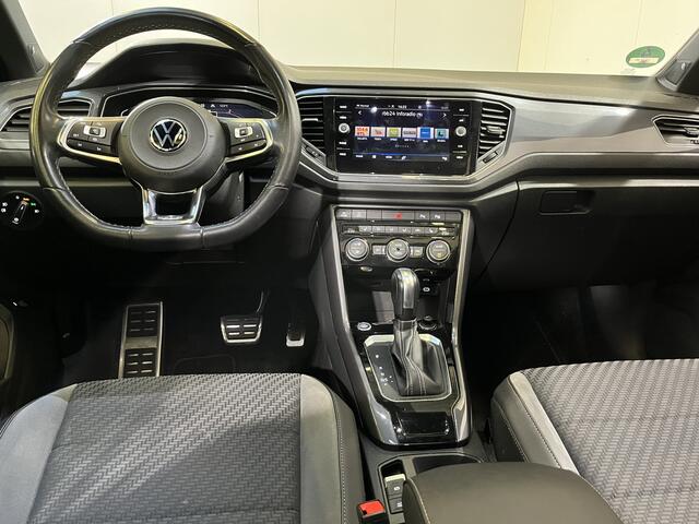 Volkswagen T-Roc 1.5 TSI R-Line / AUTOMAAT/ PANO/ 2x R-LINE/ PARK. SENSOREN + CAMERA/ LED/ DODE HOEK/ ADAPT. CRUISE/ NAV/ APP-CONNECT/ DIGITAL DASH./ DAB/ ELEK. ACHTERKLEP/ 19'' LMV