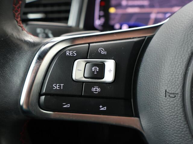 Volkswagen T-Roc 1.5 TSI Sport | 150 PK | Automaat | Trekhaak | Panoramadak | Adaptive cruise control |