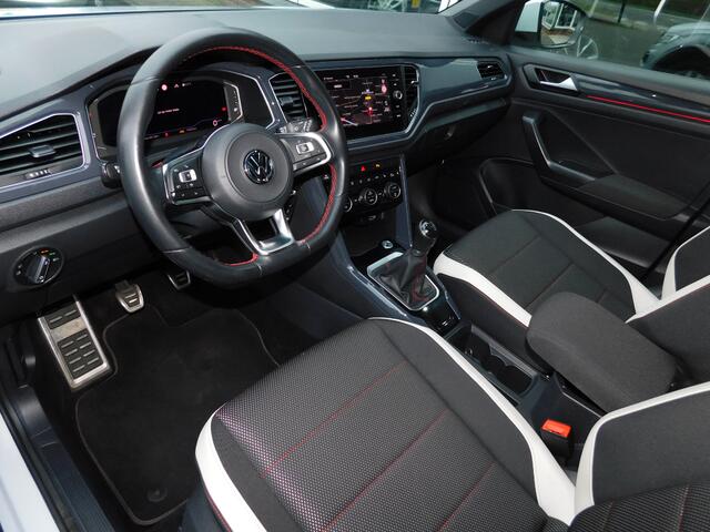 Volkswagen T-Roc 1.5TSI 150PK SPORT!! All-in Prijs! Trekhaak!