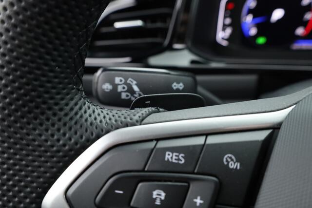 Volkswagen T-Roc 1.5 TSI R-Line Black Style | Pano | Adapt. Cruise | 19'' | IQ. Light | Camera | Afn. Trekhaak