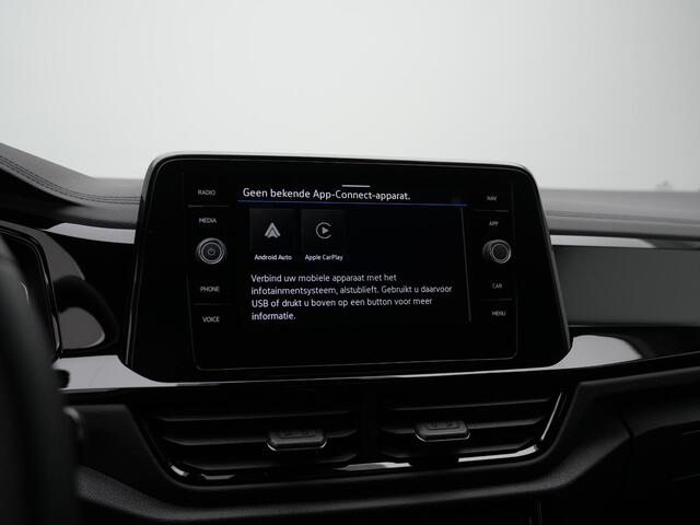 Volkswagen T-Roc 1.5 TSI 150 pk DSG R-Line Edition | Panoramadak | Trekhaak | IQ Light | Achteruitrijcamera | Navigatie | Stoelverwarming