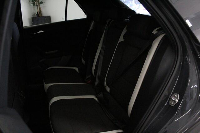 Volkswagen T-Roc 1.5 TSI Sport | CARPLAY | D-GLAS | ACC | CARPLAY | 17'LMV | CLIMA | LED | PDC | SPORT-INT! |