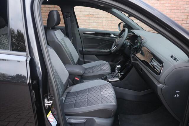 Volkswagen T-Roc 1.5 TSi 150pk DSG R-Line Black Edition | Black Style | App Connect | Panoramadak | Camera | Keyless | Elektrische Achterklep | Matrix LED | Winter Pakket