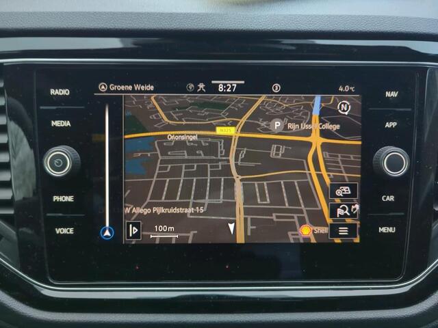 Volkswagen T-Roc 1.5 TSI 150pk Sport / Black Style / LED / Leer / Navigatie / Parkeersensoren V+A / 18" LMV