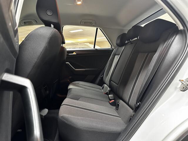 Volkswagen T-Roc 1.5 TSI Style Business/ LED Dagrijverl./ Trekhaak/ Elek.Klep/ DAB+/ Apple+Android/ 16''LMV/ Clima/ Navi/ Cruise/ Bluetooth/ Multi.LEDER.Stuur/ Elek.Pakket/ Isofix/ PDC V+A.
