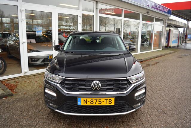 Volkswagen T-Roc 1.0 111PK TSI Style | PDC V+A | Adaptive | Orig. NL | NAP | Lane Ass.