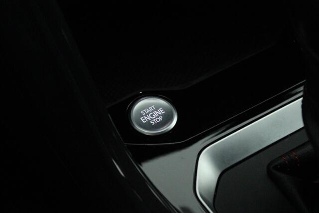 Volkswagen T-Roc 1.5 TSI 150pk DSG R-Line Sport Trekhaak Camera Keyless Led Virtual Cockpit Navigatie