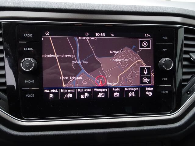 Volkswagen T-Roc 1.5 TSI Style Airco, navigatie, carplay, trekhaak, licht metalen velgen, parkeersensoren, automaat, enz.