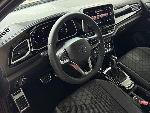 Volkswagen T-Roc ? NIEUWE AUTO ? 1.5 TSI DSG 2025 R-LINE 150PK AFN.TREKHAAK IQ LIGHT ALCANTARA ELEK.KLEP CARPLAY STOEL/STUUR VERW. 19"LMV VIR.COCKPIT 2025 RLINE R LINE "Volkswagen rijden begint bij Topautos.nl - 75 topmodellen direct op voorraad!"