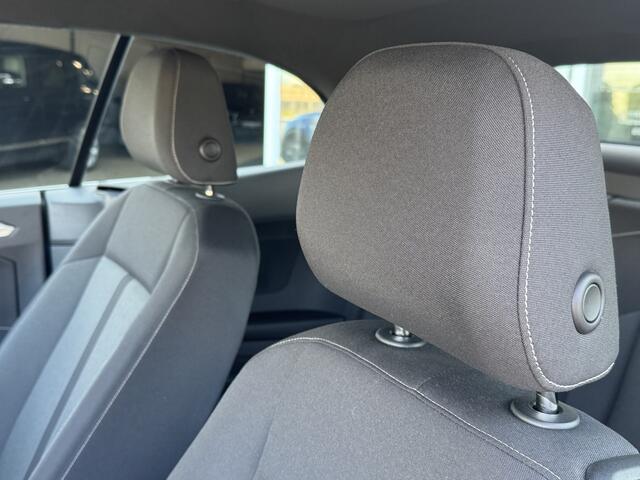 Volkswagen T-Roc Cabrio 1.5 TSI, Stuurverwarming, Trekh, ACC, DAB-tuner, windscherm, Face Lift model. . Een proefrit levert het bewijs. Neem contact op en we maken een afspraak!