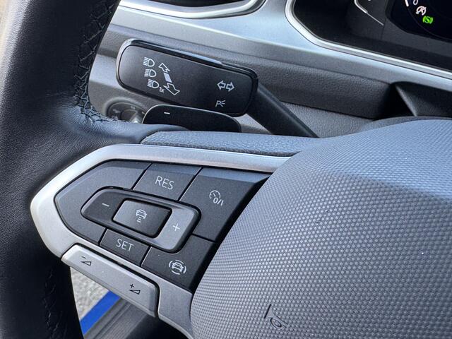 Volkswagen T-Roc Cabrio 1.5 TSI, Stuurverwarming, Trekh, ACC, DAB-tuner, windscherm, Face Lift model. . Een proefrit levert het bewijs. Neem contact op en we maken een afspraak!