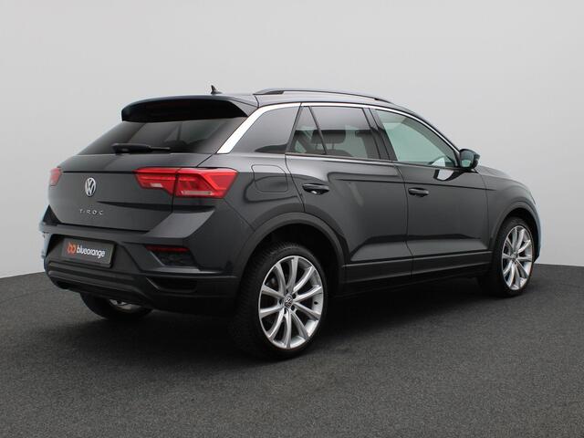 Volkswagen T-Roc 1.0 TSI Style 115PK 19" LM Velgen, Stoelverwarming, Parkeersensoren voor en achter, Navi, Clima