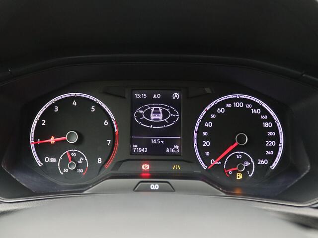 Volkswagen T-Roc 1.0 TSI Style 115PK 19" LM Velgen, Stoelverwarming, Parkeersensoren voor en achter, Navi, Clima