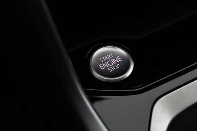 Volkswagen T-Roc Life Edition 1.0 TSI 85 kW / 116 pk | LED | Camera | Trekhaak | Park Assist | Keyless | 17 inch