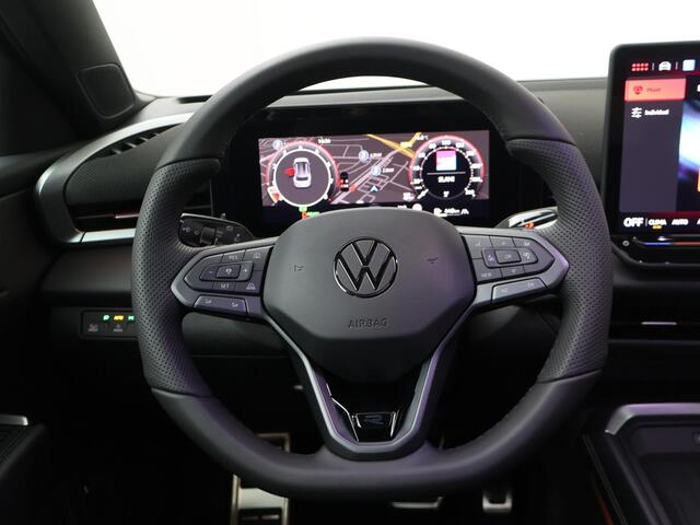 Volkswagen T-Roc R-Line First Edition 1.5 eTSI 110 kW / 150 PK DSG | Black Style | Elektr. achterklap | Assistance pakket | Multimedia pakket | LED Matrix |