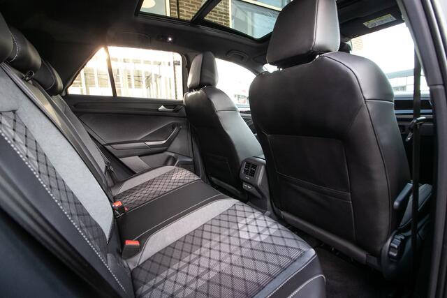 Volkswagen T-Roc 1.5 TSI R-Line Edition | Adapt cruise | Panorama dak | 18" Lmv |