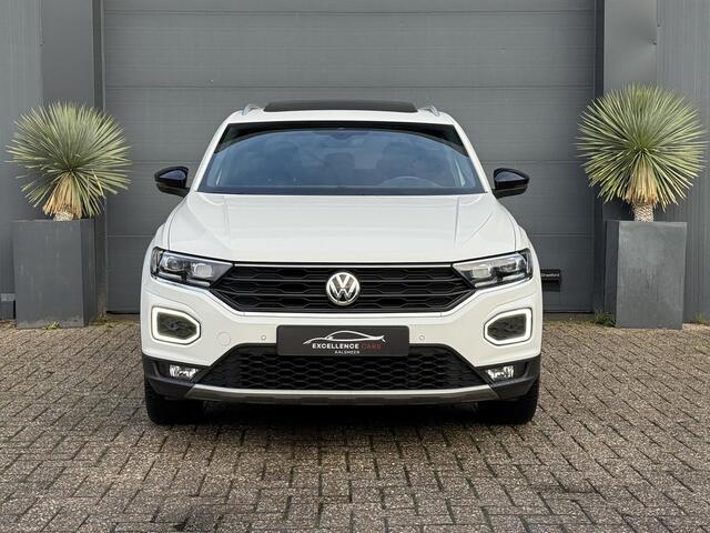 Volkswagen T-Roc 1.5 TSI Sport Pano Virtual Automaat Black style