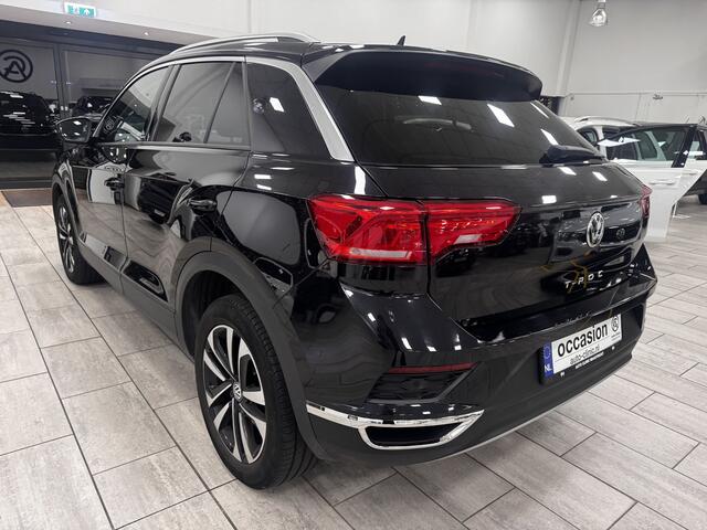 Volkswagen T-Roc UNITED 1.5 TSI 150pk DSG automaat WINTERPAKKET / CARPLAY / CRUISE