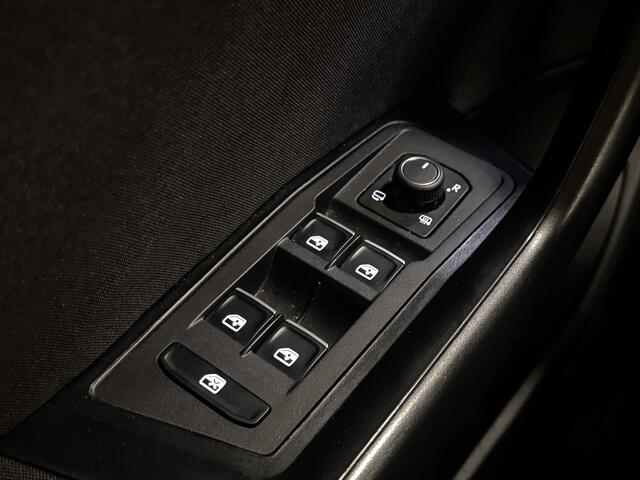 Volkswagen T-Roc UNITED 1.5 TSI 150pk DSG automaat WINTERPAKKET / CARPLAY / CRUISE