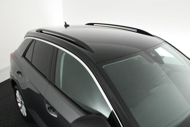 Volkswagen T-Roc 1.5 TSI 150pk DSG Life Edition Stoelverwarming Camera Keyless Led Navigatie