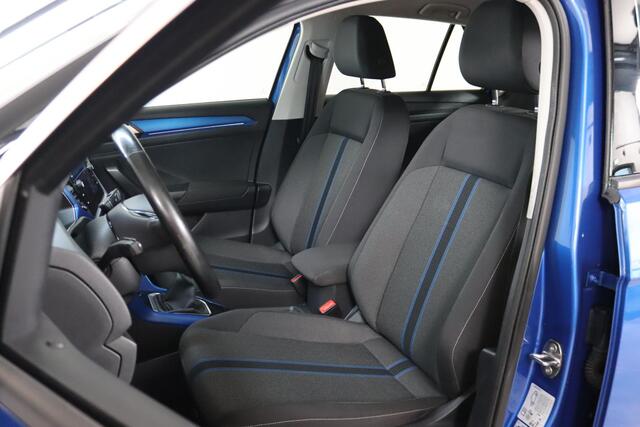 Volkswagen T-Roc 1.0 TSI Style R-line Trekhaak, ACC, Bluetooth,