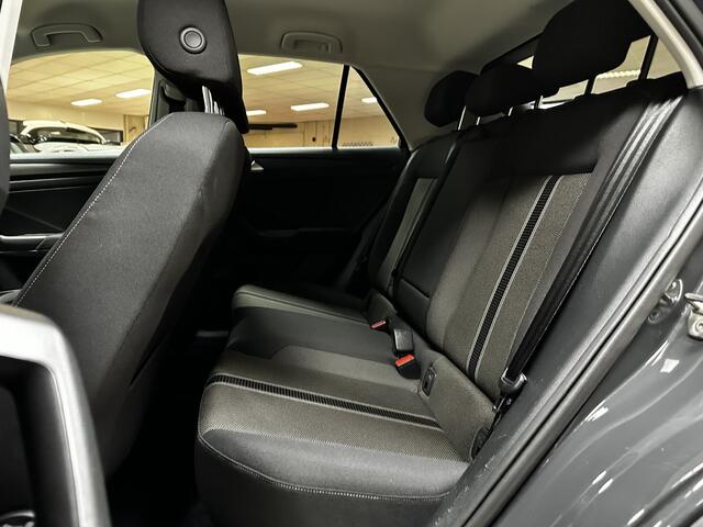 Volkswagen T-Roc 1.5 TSI Style Business/ Trekhaak!/ DAB+/ Apple+Android/ Elek.Klep/ LED Dagrijverl./ Clima/ Navi/ Cruise/ Bluetooth/ Multi.LEDER.Stuur/ Elek.Pakket/ Isofix/ PDC V+A.