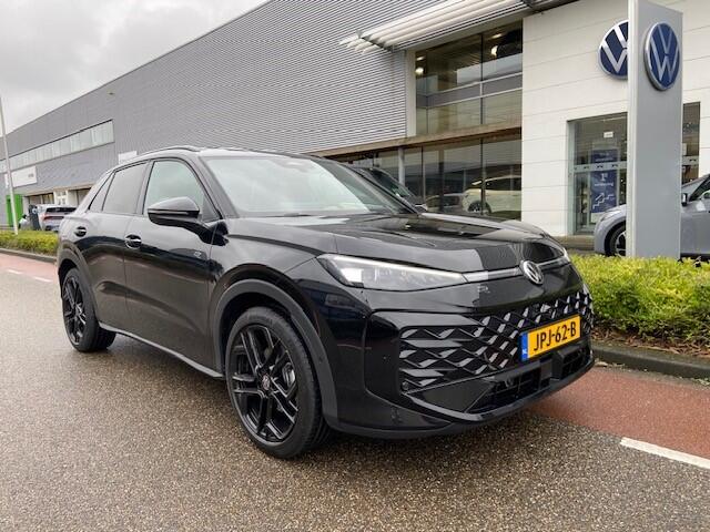 Volkswagen T-Roc 1.5 eTsi R-Line First Edition / Carplay / Navi / IQ Light / 19" LM velgen / R-Line
