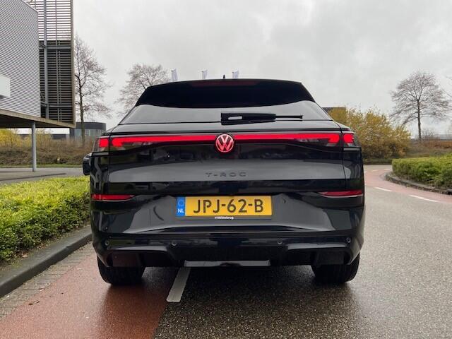 Volkswagen T-Roc 1.5 eTsi R-Line First Edition / Carplay / Navi / IQ Light / 19" LM velgen / R-Line