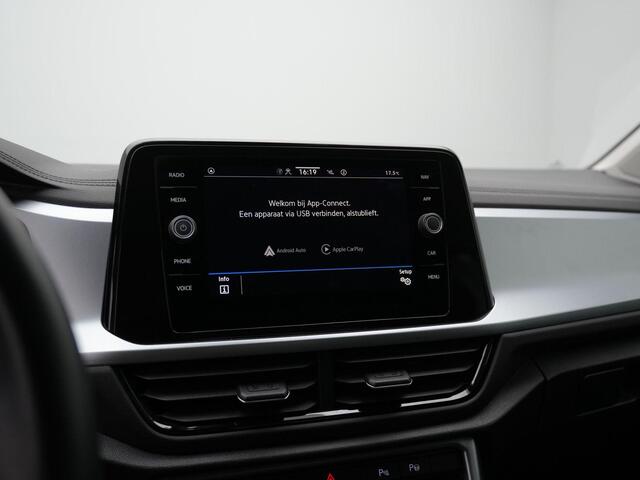 Volkswagen T-Roc 1.0 TSI 110 pk Life | Parkeersensoren voor/achter | Adaptive Cruise | Carplay
