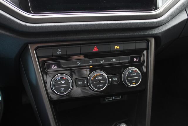 Volkswagen T-Roc 1.5 TSI Sport / Trekhaak / Panoramadak / Virtual Cockpit / CarPlay / 17'' / LED Koplampen / DAB / ACC