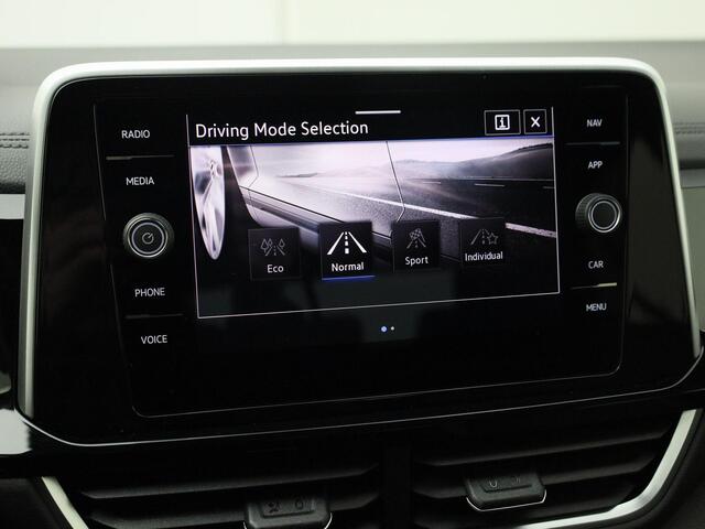 Volkswagen T-Roc 1.5TSI/150PK R-Line DSG · Apple/Android · Camera + Parkeersensoren · Stoelverwarming · Garantie tot maart 2027