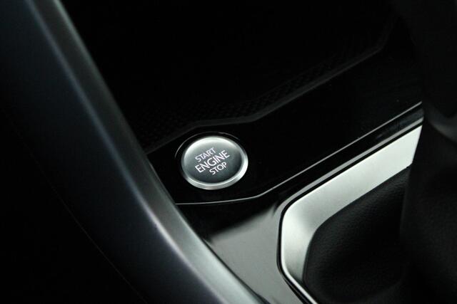 Volkswagen T-Roc 1.5 TSI 150pk DSG Life Edition Stoelverwarming Camera Keyless Led Navigatie