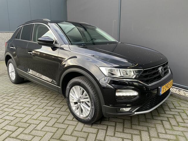 Volkswagen T-Roc 1.5 TSI Style Automaat - Climate control - Cruise control - Parkeersensoren voor en achter - Achteruitrijcamera - Stuurverwarming - Stoelverwarming - Dakrails - Bluetooth - Start/stop systeem - Stuur multi