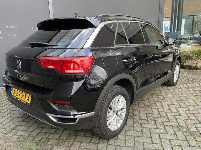Volkswagen T-Roc 1.5 TSI Style Automaat - Climate control - Cruise control - Parkeersensoren voor en achter - Achteruitrijcamera - Stuurverwarming - Stoelverwarming - Dakrails - Bluetooth - Start/stop systeem - Stuur multi