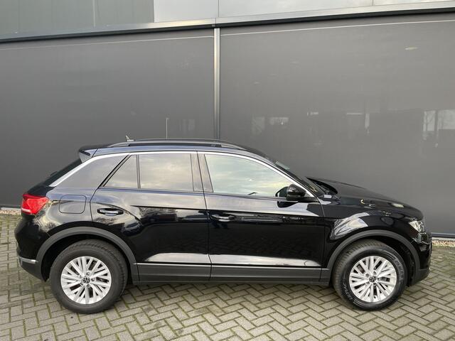 Volkswagen T-Roc 1.5 TSI Style Automaat - Climate control - Cruise control - Parkeersensoren voor en achter - Achteruitrijcamera - Stuurverwarming - Stoelverwarming - Dakrails - Bluetooth - Start/stop systeem - Stuur multi