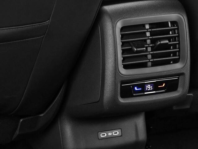 Volkswagen T-Roc R-Line First Edition 1.5 eTSI 150 PK 7 versn. DSG · Assistance Pakket · Black Style Pakket · Multimedia Pakket · Tech Pakket Plus