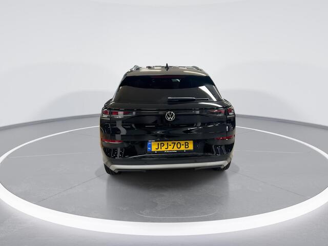 Volkswagen T-Roc Life First Edition 1.5 eTSI 116 PK 7 versn. DSG · Comfort pakket · Achteruitrijcamera · Draadloze telefoonlader · All season banden · 18" LM Velgen