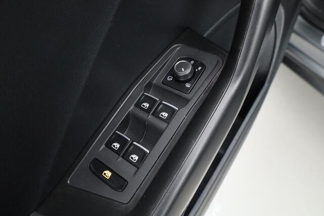 Volkswagen T-Roc 1.5 TSI 150 PK Sport (DSG) | Dig. Cockpit | Nav + Appconnect | Trekhaak | Adapt. Cruise | Stoelverw. | LED | PDC | ACC V