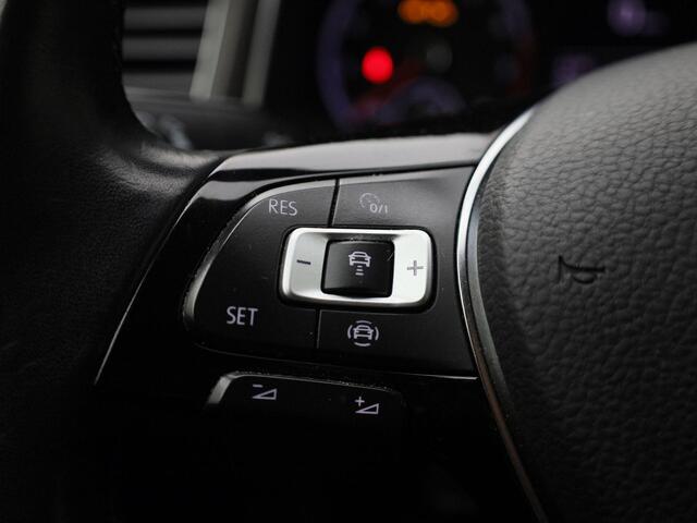 Volkswagen T-Roc 1.0TSI/115PK Style · Navigatie · Apple/Android Car Play · Parkeersensoren