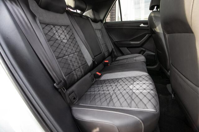 Volkswagen T-Roc 1.5 TSI R-Line Edition | Adapt cruise | Panorama dak | 19" Lmv