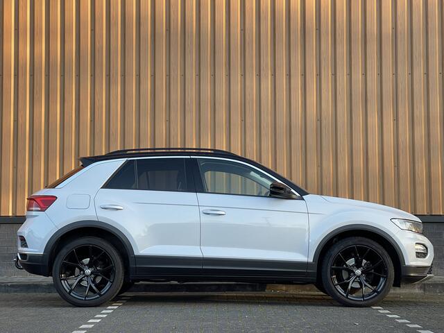 Volkswagen T-Roc 1.5 TSI Sport | Bluetooth | Trekhaak | Aircondtitioning | Achteruitrijdcamera | Navigatie | Parkeersensoren |
